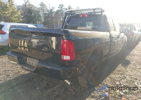 2021 Ram 1500 Classic Express 4X4 6'4 Box из США, поврежденный, VIN 1C6RR7FG6MS574341